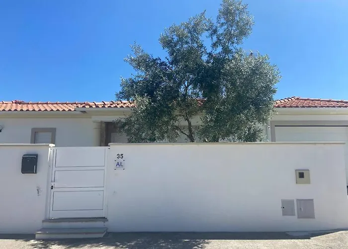 Charming With Private Poll Villa Alcobaça